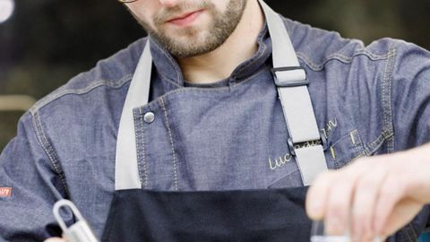 Luc Baudin, chef pâtissier, gérant de la chocolaterie La Mutinerie (Sézanne) et formateur en pâtisserie saine et désucrée (école Ducasse, Yssingeaux). J. FLAYOSC